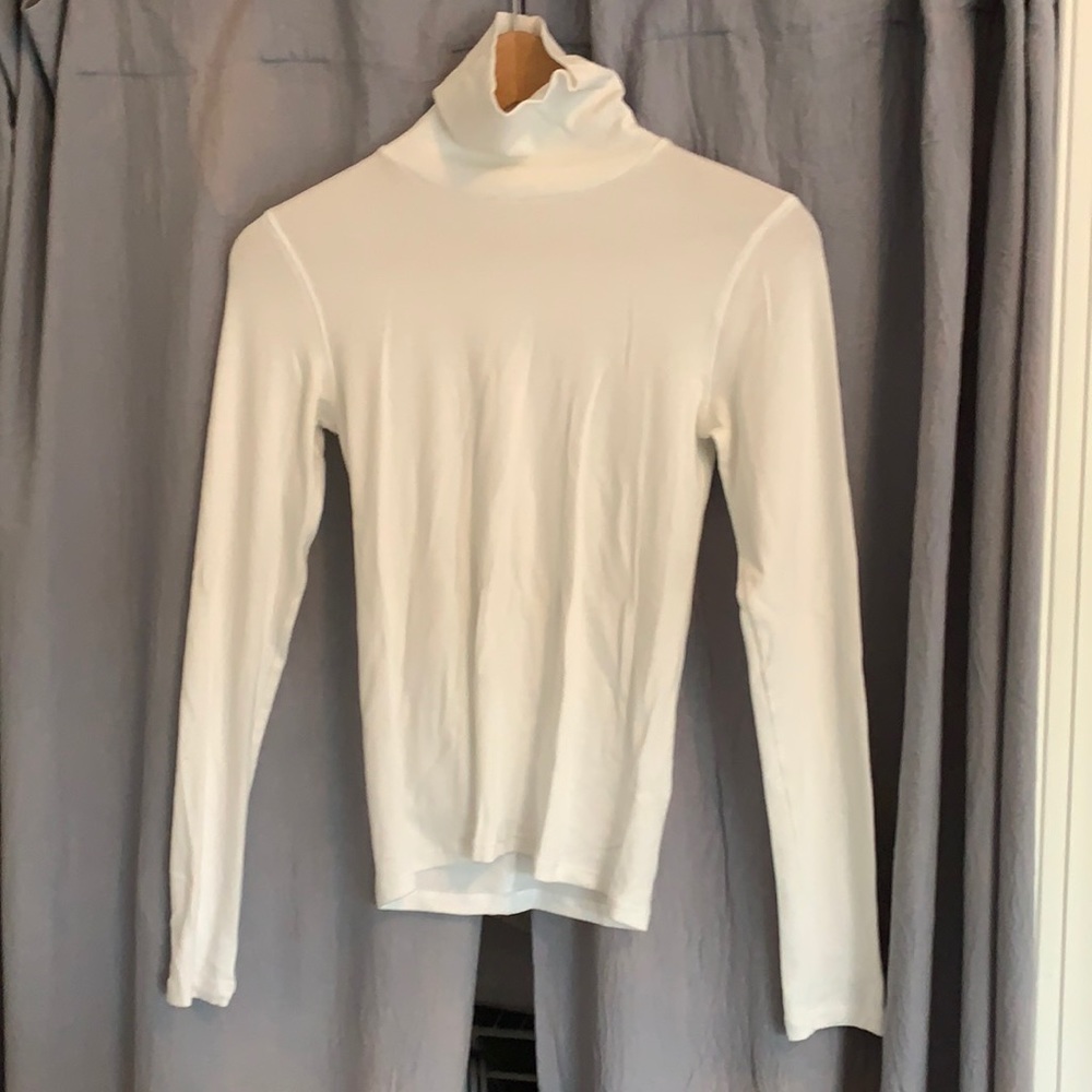 Everlane ribbed white turtleneck size small